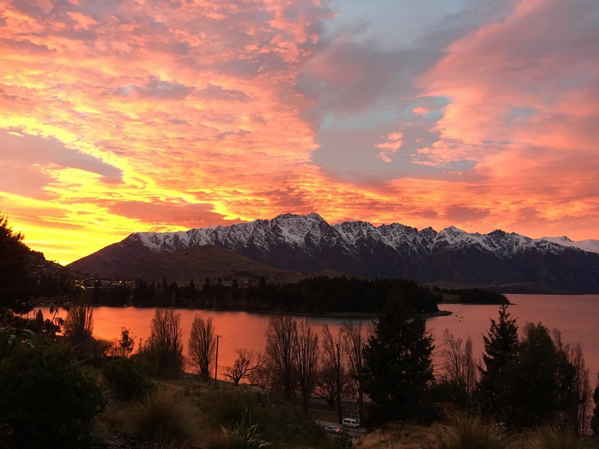 Highview Apartments Queenstown Bagian luar foto