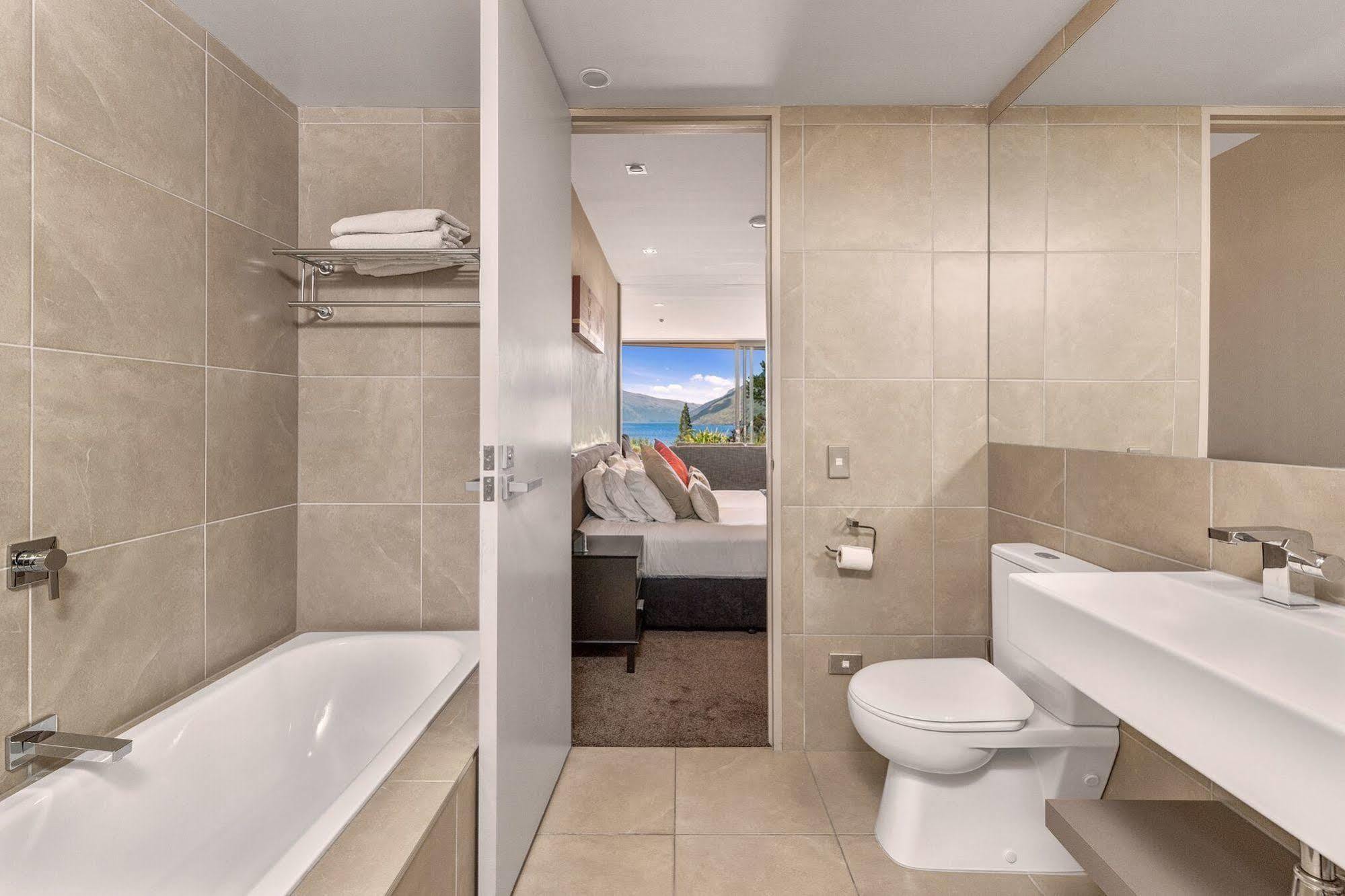 Highview Apartments Queenstown Bagian luar foto
