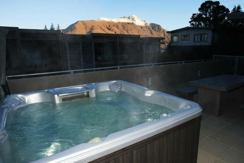 Highview Apartments Queenstown Bagian luar foto